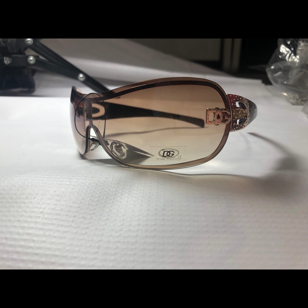Sunglasses - Picture 3 of 4